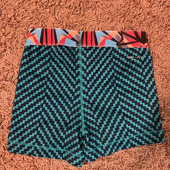Limited Edition Nike Pros - Picture 2 of 3